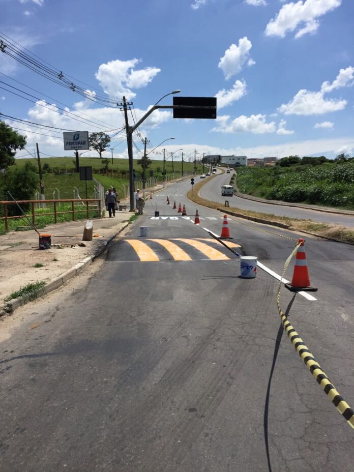 Quebra mola na Celino Otoni Av. Celino Otoni