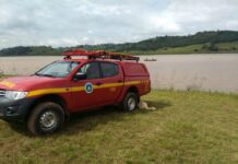 Bombeiros buscam mulher desaparecida no Lago de Furnas