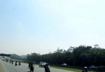 Polícia multa motociclistas por excesso de velocidade
