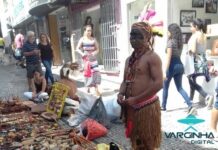Índios Pataxós são vistos pelo centro de Varginha