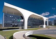 Última remessa de férias-prêmio de 2024 para funcionários públicos de MG é quitada palácio do governo
