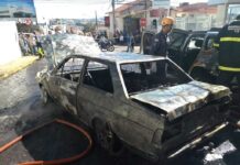 Mais um carro pega fogo em Varginha