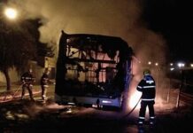 Criminosos colocam fogo em ônibus em Alfenas