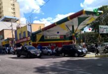 Boato faz motoristas formarem fila em posto no centro de Varginha