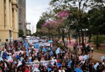 Com salários atrasados, professores de escolas estaduais de Varginha começam a parar