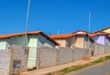 Moradores da Vila Vicentina recebem casas em Varginha