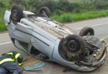 Motorista perde controle e capota carro na BR 491