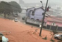 Chuva provoca alagamentos em Poço Fundo nesta segunda-feira,18