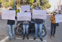 Prefeitura diz em nota que cobrança de Área Azul para motociclistas não será de imediato motocilicsta fazem protesto em Varginha