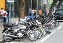 Enquete: Você acha que deve ser cobrada Área Azul de motociclistas? moto área azul