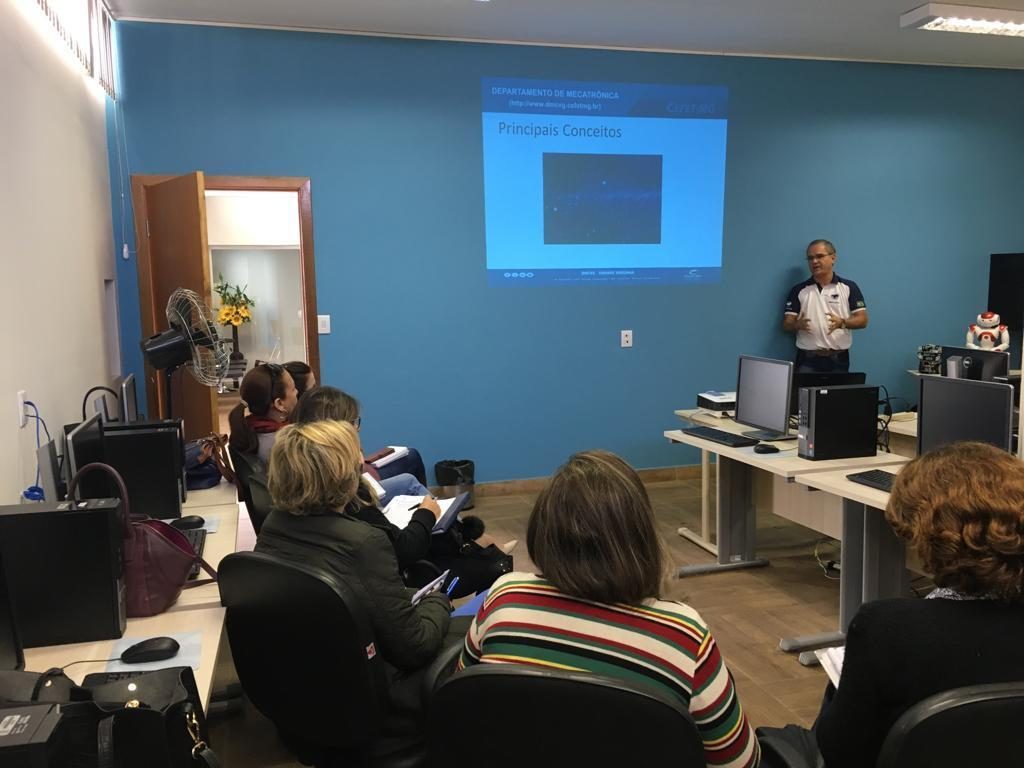 reuniao sobre robotica em varginha