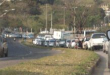 Dois acidentes deixam o trânsito lento na Celina Ferreira Ottoni Trânsito Lento