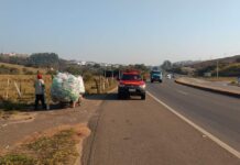 Homem é flagrado queimando lixo reciclável em Varginha Incêndio