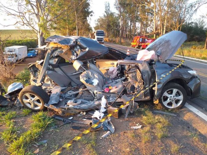 acidente_alfenas_machado_4 (FILEminimizer) Carro destruído