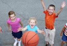 Projeto gratuito oferece aulas de basquete a crianças de Varginha escolinha de basquete semel varginha