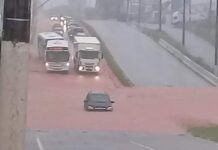 Chuva alaga ruas e causa estragos em cidades do Sul de Minas alagamento