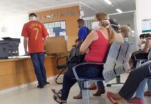 Funcionários do UPA trabalham de máscara de forma preventiva UPA