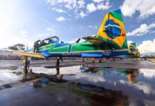 Esquadrilha da Fumaça dá um show no céu de Varginha Avião