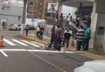 Tendas começam a ser instaladas no centro de Varginha para abrigar pessoas na fila da Caixa tendas caixa