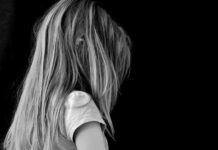 Minas registra pelo 23 casos de abandono de incapaz em 2022 Criança triste