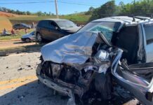 Batida entre dois carros deixa um morto e três feridos na BR-491, em Elói Mendes Dois carros bateram de frente.