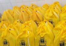 Estudantes da rede municipal recebem kits com materiais escolares Material escolar