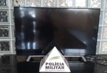 Jovem sem habilitação em veículo irregular é preso pela PM com TV furtada no porta malas tv furtada
