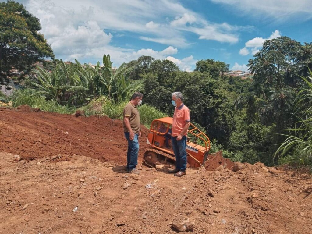 Prefeito visita Cratera na bairro Centenário