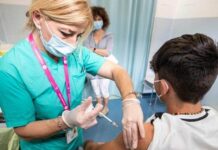 Covid-19: crianças sem vacina ficam expostas a um vírus cada vez mais agressivo Vacina criança