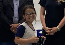 “Visão Para o Mundo Melhor”: estudantes da rede municipal de ensino recebem óculos Aluno com óculos em Varginha