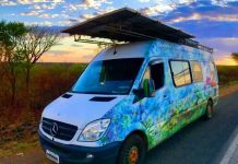 É hoje: Varginha recebe cinema itinerante movido a energia solar Cinema Itinerante