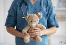 Veja como será o atendimento pediátrico durante o fim de semana Médico pediatra