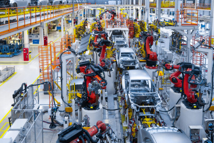 Automotive production line. Welding car body. Modern car Assembly plant Fábrica de carros