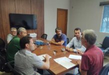 Vereadores levam reivindicações dos motoristas e coletores de lixo para o prefeito Vereadores e prefeito