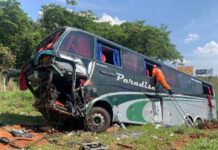 Uma pessoa morre e mais de 30 ficam feridas em acidente com ônibus de romaria Acidente de ônibus