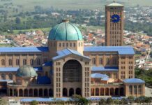 Aparecida volta a receber fiéis no dia da Padroeira do Brasil Aparecida do Norte