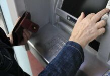Mulheres recebem 20% a menos que os homens, segundo MTE, veja como denunciar Caixa Eletrônico
