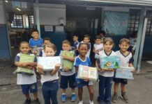 Prefeitura de Varginha promove entrega de Kits Escolares e Uniformes Alunos municipais recebem uniforme e kits escolares