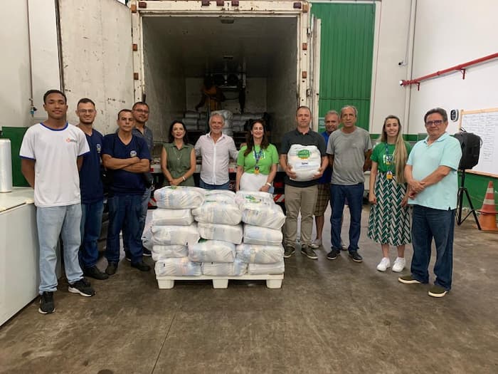 O Banco de Alimentos de Varginha recebeu nesta quarta-feira a doação de 80 cestas básicas do Sindvar pelo programa Mesa Brasil.