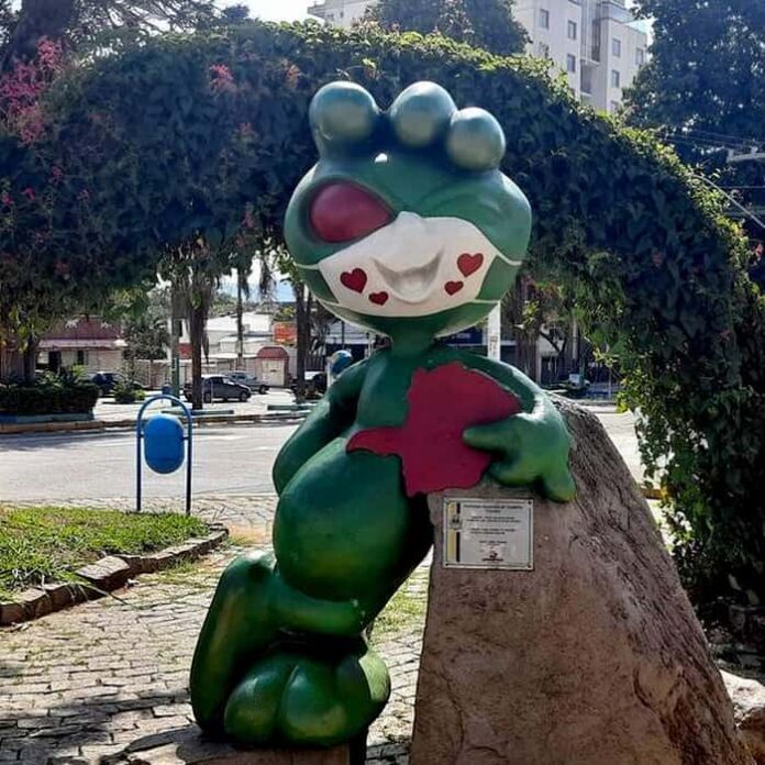 ET de Varginha de máscara