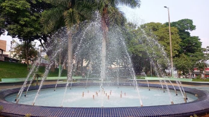 Fonte Luminosa - Praça da Fonte em Varginha Fonte Luminosa - Praça da Fonte em Varginha