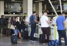 Voa Brasil: programa de passagens aéreas a R$ 200 será lançado em fevereiro aeroporto avião