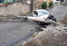 Saiba o que fazer em casos de queda de cabos da rede elétrica sobre carros cemig queda de poste em carro