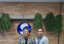 Secretária de Desenvolvimento Econômico de Varginha se reúne com diretores da Electro Plastic A Secretária Municipal de Desenvolvimento Econômico de Varginha, Cinthia Silva, se reuniu com os diretores da empresa Electro Plastic.