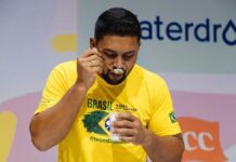 Melhor provador de café do mundo é de Três Pontas O Trespontano Dionatan de Almeida ganhou o título de Melhor Provador de Café do Mundo em competição em Chicago (EUA). Imagem de divulgação