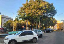 Área Azul de Varginha tem reajuste e novos valores já estão em vigor Carros estacionados centro de varginha área azul