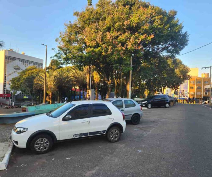 area-azul-varginha-estacionamento Carros estacionados centro de varginha área azul