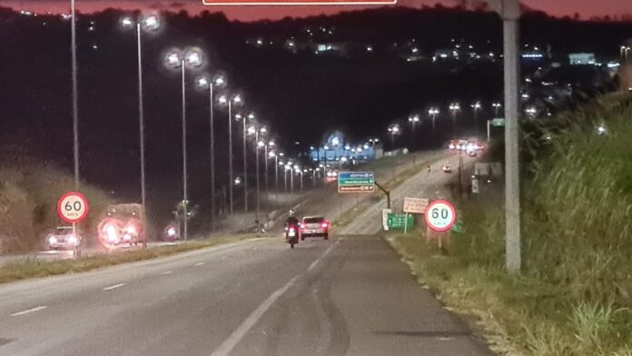 image iluminação pública avenida do contorno
