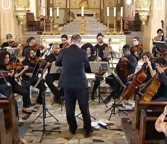 Vídeo: Orquestra Filarmônica de Varginha se apresenta em Campanha (MG) Orquestra Filarmônica de Varginha se apresenta em Camapanha (MG)