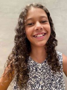 A jovem escritora Mabel, de 11 anos